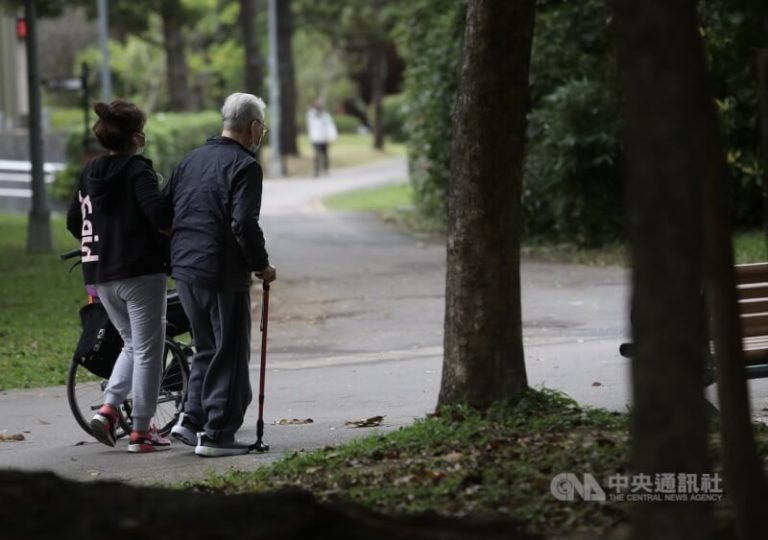 台灣施暴長輩者逾9成是家人 2024年外籍看護傷害案偏高